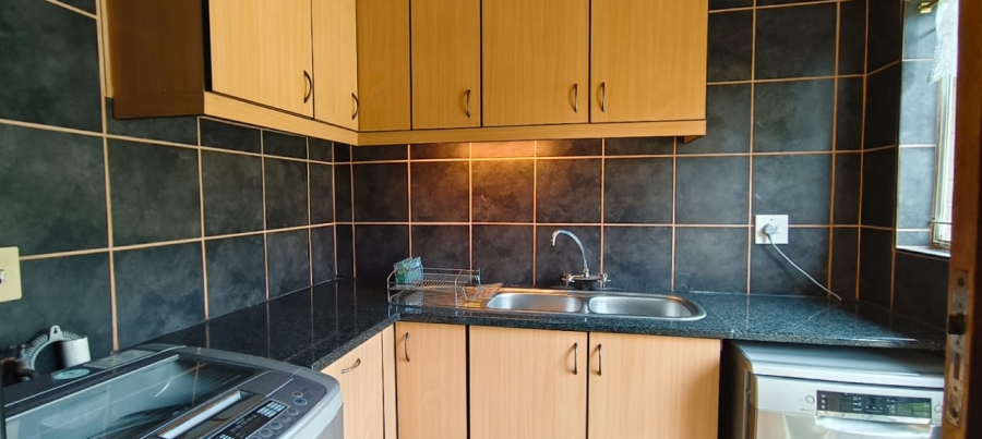 5 Bedroom Property for Sale in Pellissier Free State